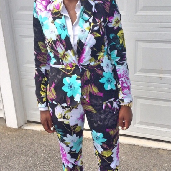 Floral suit set - Picture 3 of 3
